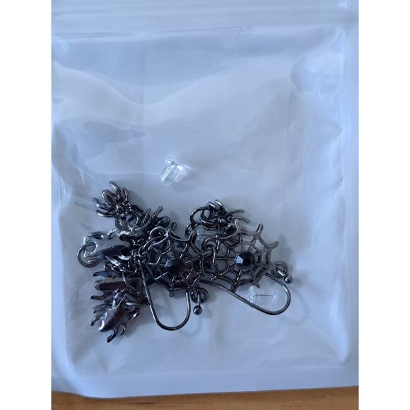 Vampire Diaries Charm Bracelet & 2 Pairs Halloween Earrings (Spiders, Pumpkins) - Picture 4 of 6